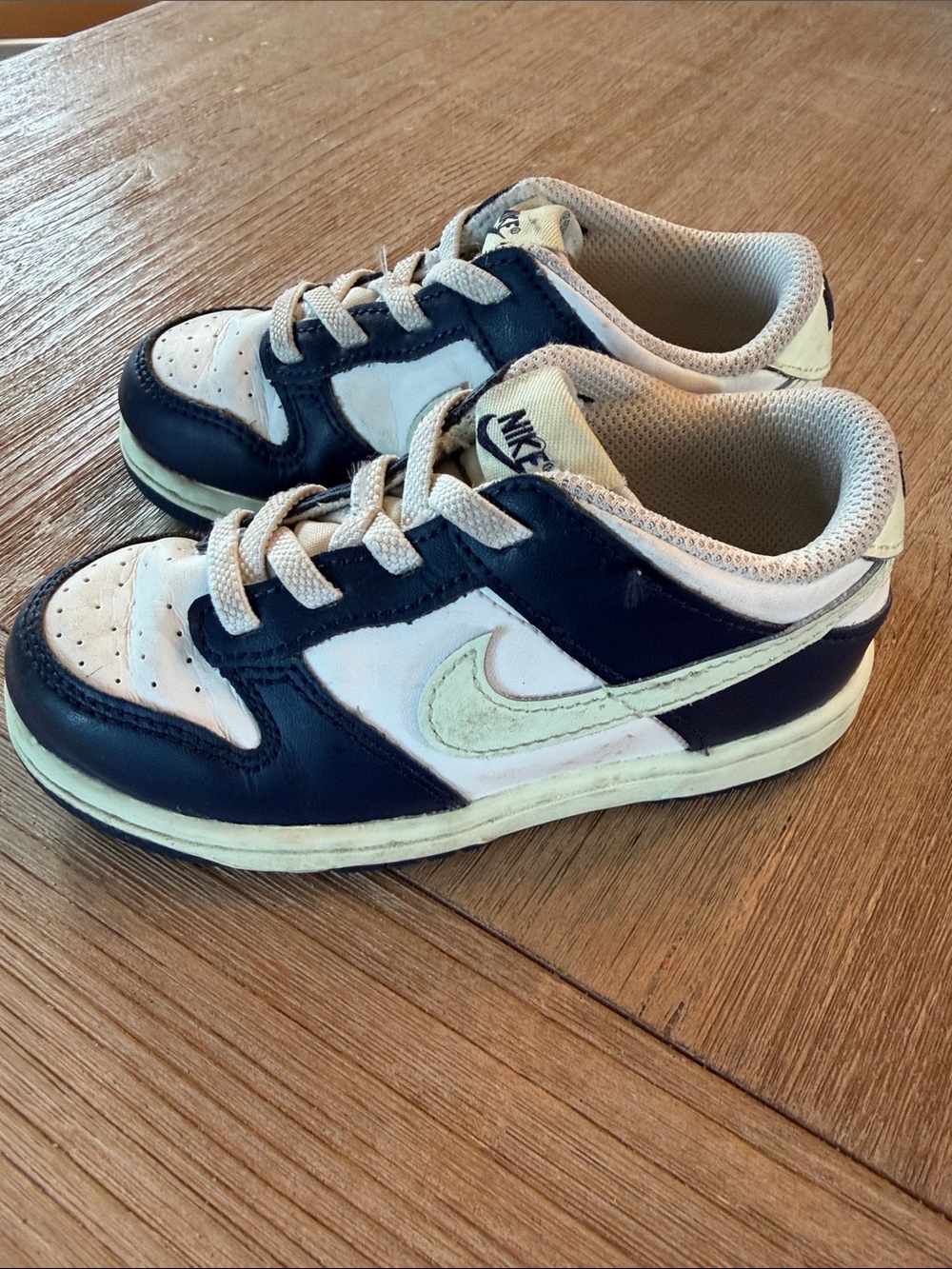 Nike Kids Low-Top Sneakers in Navy, White and Cream
